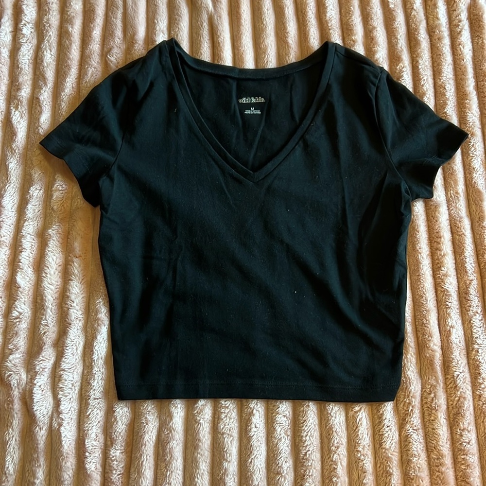 Wild Fable Woman’s Black V-Neck Cropped T-Shirt - Size Medium